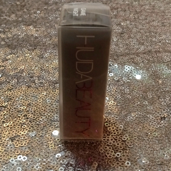 Huda Beauty~ "Game Night" NWT - Picture 2 of 6